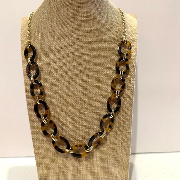 Loft Necklace - Alternating gold tone & faux tortoise links - Picture 4 of 14